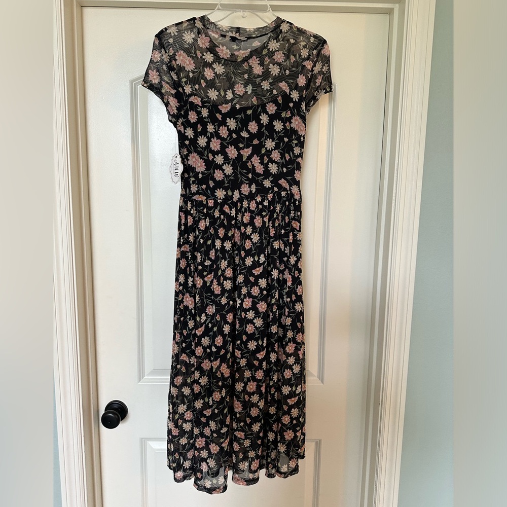 A.U.W - BNWT - Adorable Floral Netting Style Dress - Never worn! - Picture 7 of 7